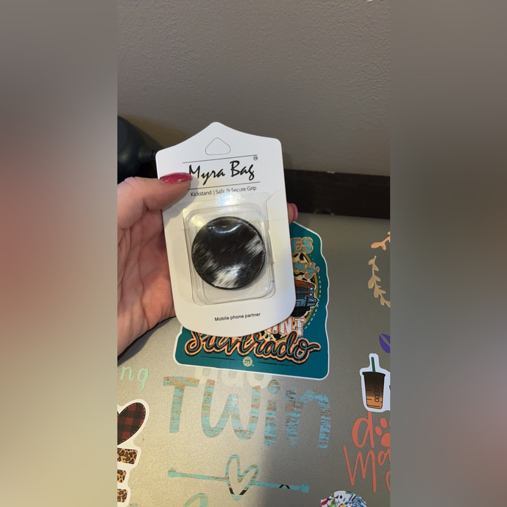 Myra hair on hide popsocket